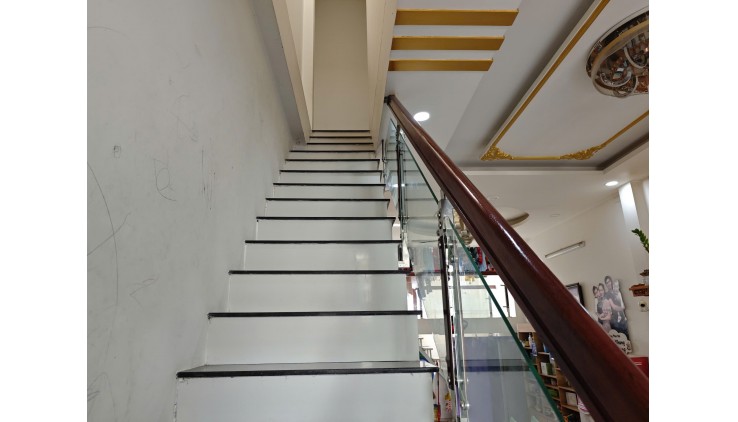 BÁN NHÀ ĐÌNH PHONG PHÚ Q9  HẺM 5M  70M2  2 TẦNG BTCT  Chỉ 4,x TỶ